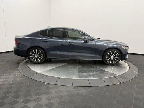 Used 2021 Volvo S60 T5 Momentum w/ Premium Package image 9