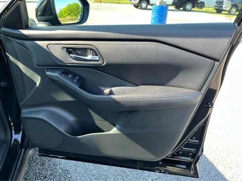 Used 2024 Nissan Rogue SV FWD image 34