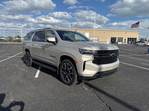 Certified 2022 Chevrolet Suburban RST w/ Sport Performance Package image 8