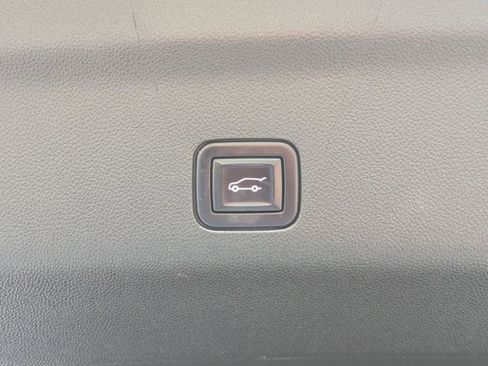 Used 2022 Cadillac Escalade ESV Premium Luxury Platinum AWD/4WD image 37