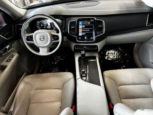 Used 2020 Volvo XC90 T5 Momentum w/ Protection Package Premier FWD image 3