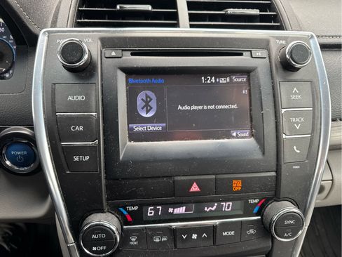 Used 2015 Toyota Camry LE image 9