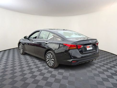 Used 2024 Nissan Altima 2.5 SV image 7