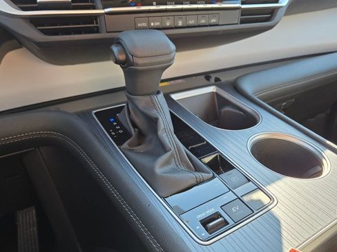 Used 2025 Toyota Sienna LE FWD image 20