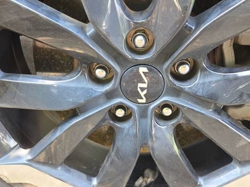 Used 2024 Kia Telluride EX w/ EX Captain's Chair Package FWD image 5