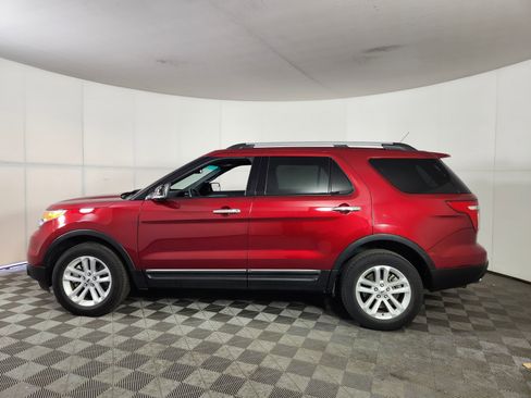 Used 2015 Ford Explorer XLT w/ Equipment Group 202A image 4