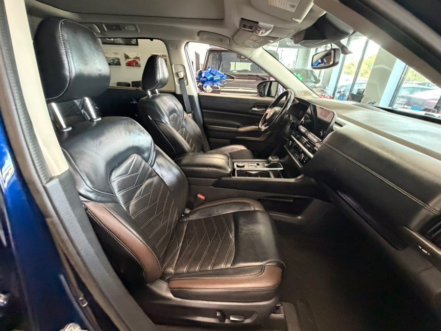 Used 2022 Nissan Pathfinder Platinum AWD/4WD image 45