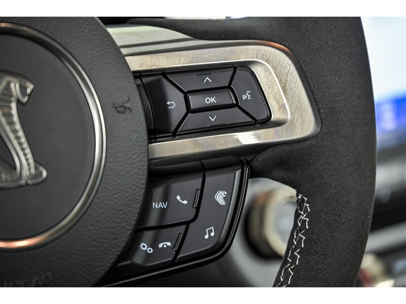 Used 2022 Ford Mustang Shelby GT500 w/ Carbon Fiber Track Pack RWD image 19
