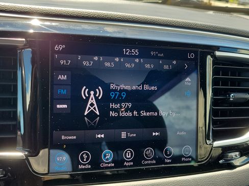 Used 2019 Chrysler Pacifica Touring-L Plus w/ Advanced Safetytec Group FWD image 21