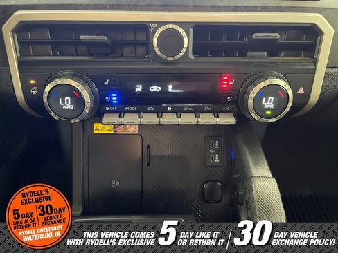 Used 2024 Toyota Tacoma Limited w/ Limited Package (LT) AWD/4WD image 38