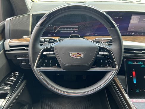 Used 2025 Cadillac Escalade Sport Platinum AWD/4WD image 23