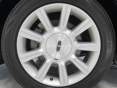 Used 2010 Lincoln MKZ image 24