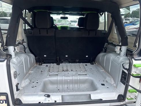 Used 2017 Jeep Wrangler Unlimited Rubicon AWD/4WD image 49