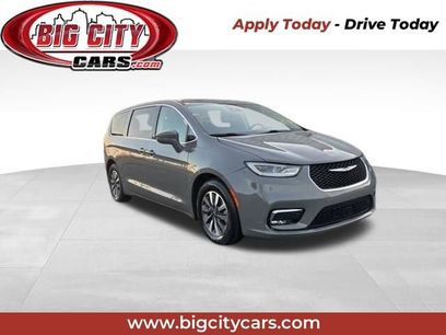 Used 2022 Chrysler Pacifica Touring-L