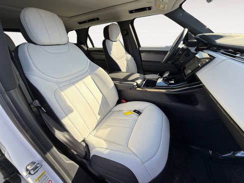 Used 2025 Land Rover Range Rover Sport Dynamic SE image 19