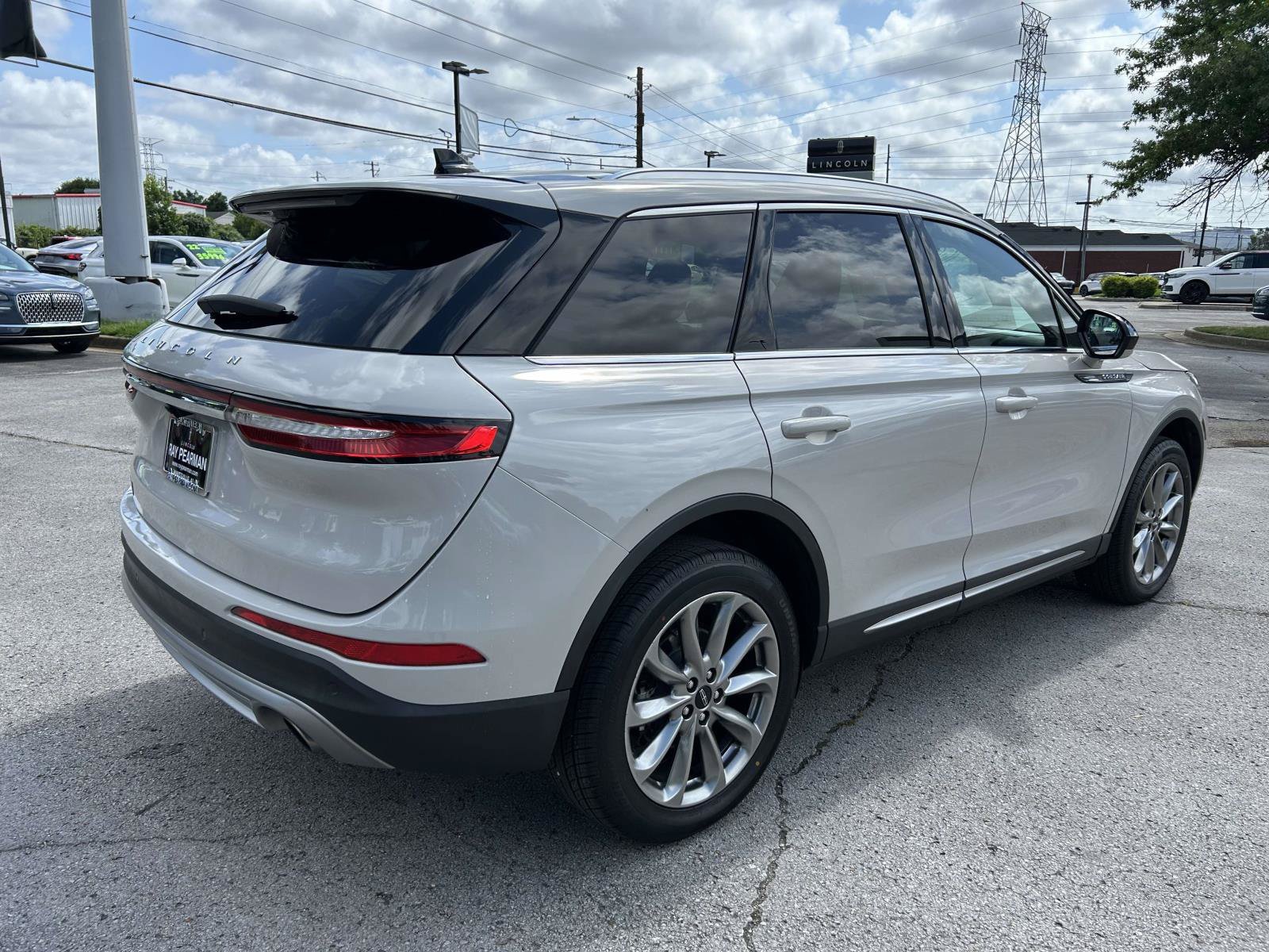 Used 2022 Lincoln Corsair AWD w/ Premium Package image 3