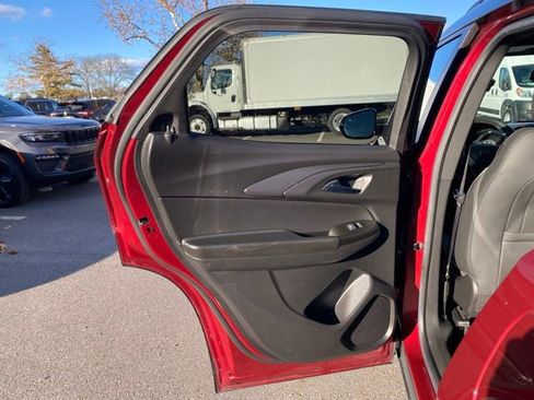 Used 2022 Chevrolet TrailBlazer RS w/ Sun and Liftgate Package image 25