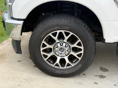 Used 2021 Ford F250 Lariat w/ Lariat Value Package AWD/4WD image 5