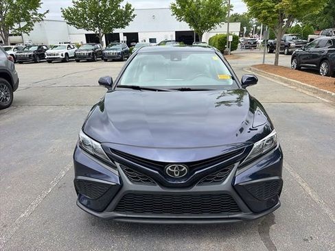 Used 2022 Toyota Camry SE FWD image 2
