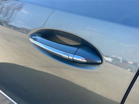 Used 2024 Buick Enclave Avenir w/ Avenir Technology Package image 11