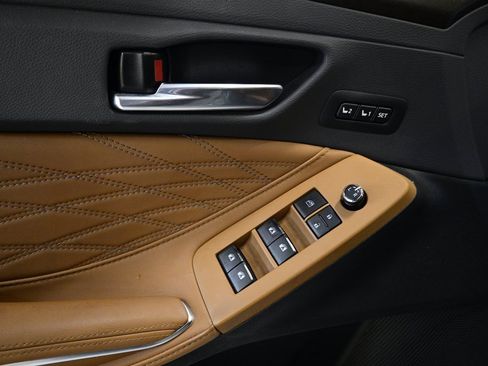 Used 2019 Toyota Avalon Touring image 19