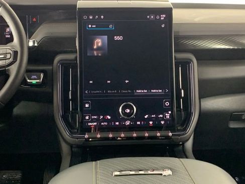 Used 2025 GMC Yukon AT4 w/ AT4 Premium Package image 12