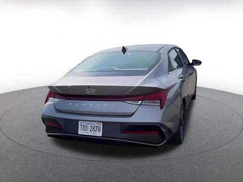 Used 2025 Hyundai Elantra SEL FWD image 13