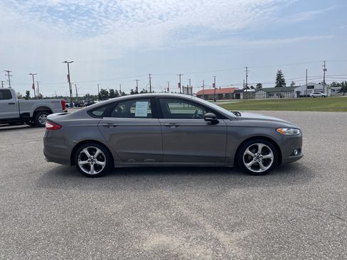 Used 2013 Ford Fusion SE FWD image 3