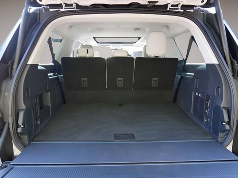 Used 2025 Ford Expedition Max Platinum w/ Platinum Ultimate Package AWD/4WD image 12