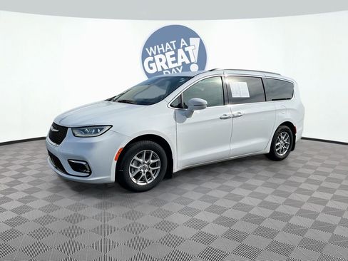 Used 2021 Chrysler Pacifica Touring w/ Cold Weather Group image 27