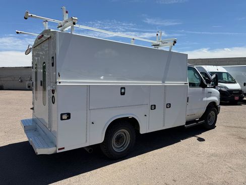 Used 2017 Ford E-350 and Econoline 350 Super Duty RWD image 4