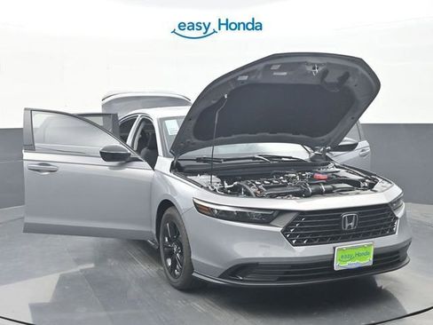Used 2025 Honda Accord SE image 34