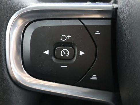 Used 2024 Volvo XC40 B5 Plus AWD/4WD image 11