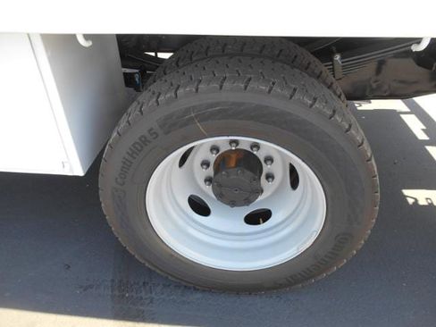 New 2025 Ford F550 4x4 Regular Cab Super Duty image 23