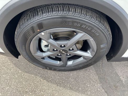 Used 2025 Kia K4 FWD image 29