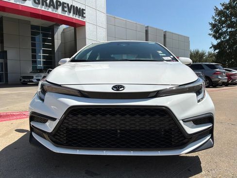 Used 2024 Toyota Corolla SE FWD image 3