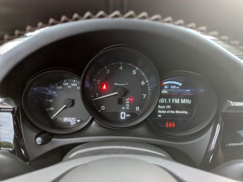 Used 2023 Porsche Macan image 18