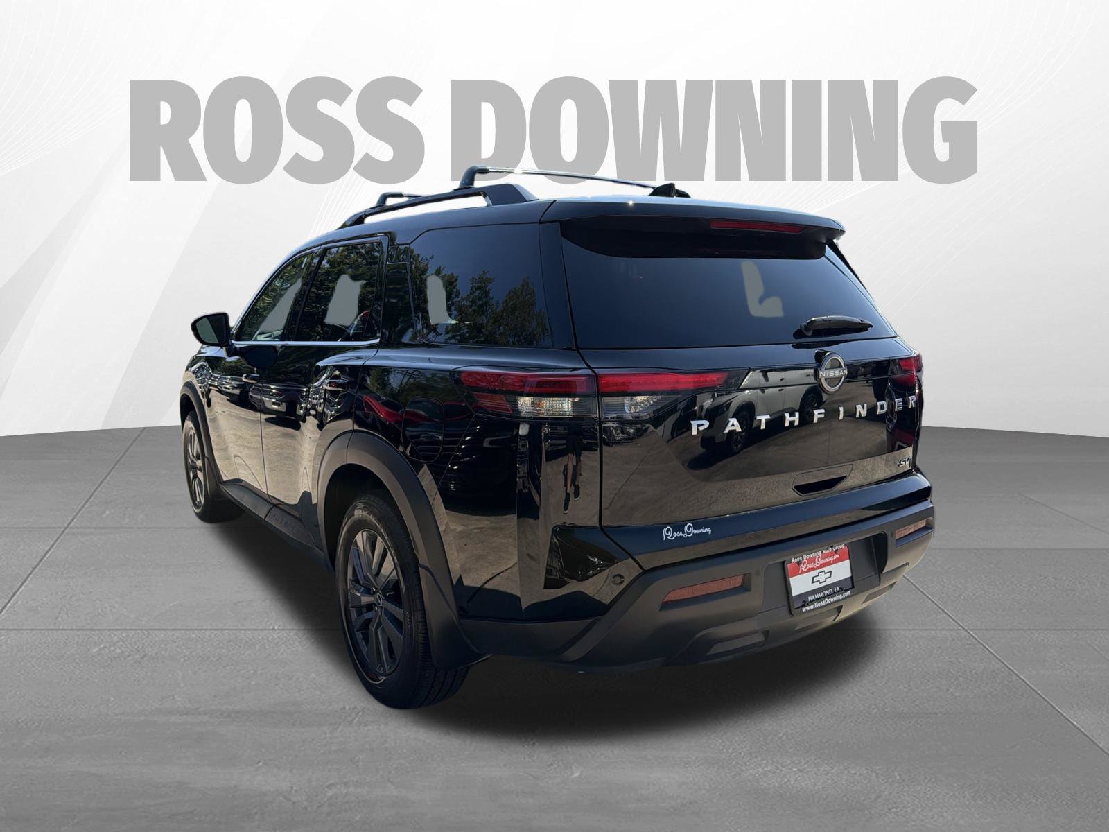 Used 2024 Nissan Pathfinder SV w/ SV Premium Package FWD image 6