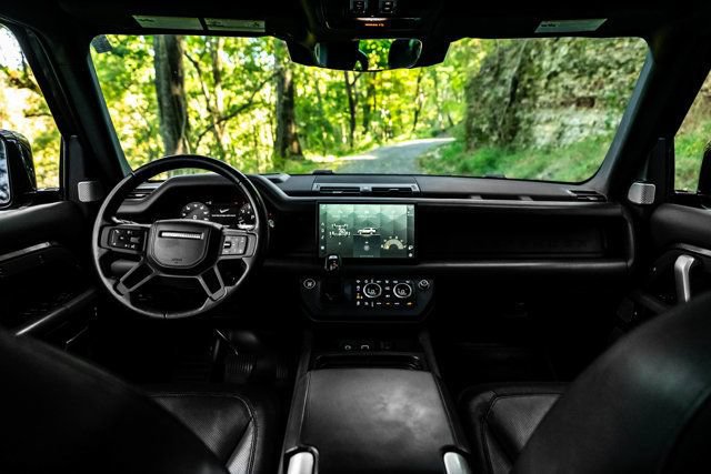 Used 2023 Land Rover Defender 130 X-Dynamic SE AWD/4WD image 8