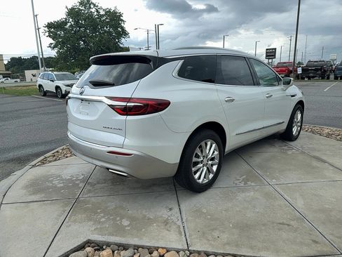 Used 2018 Buick Enclave Premium w/ Experience Buick Package FWD image 6