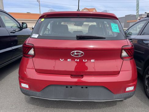 Used 2023 Hyundai Venue Limited image 4