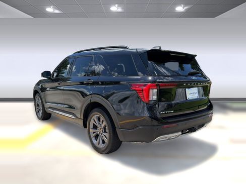 Used 2025 Ford Explorer Active w/ Active Comfort Package AWD/4WD image 3