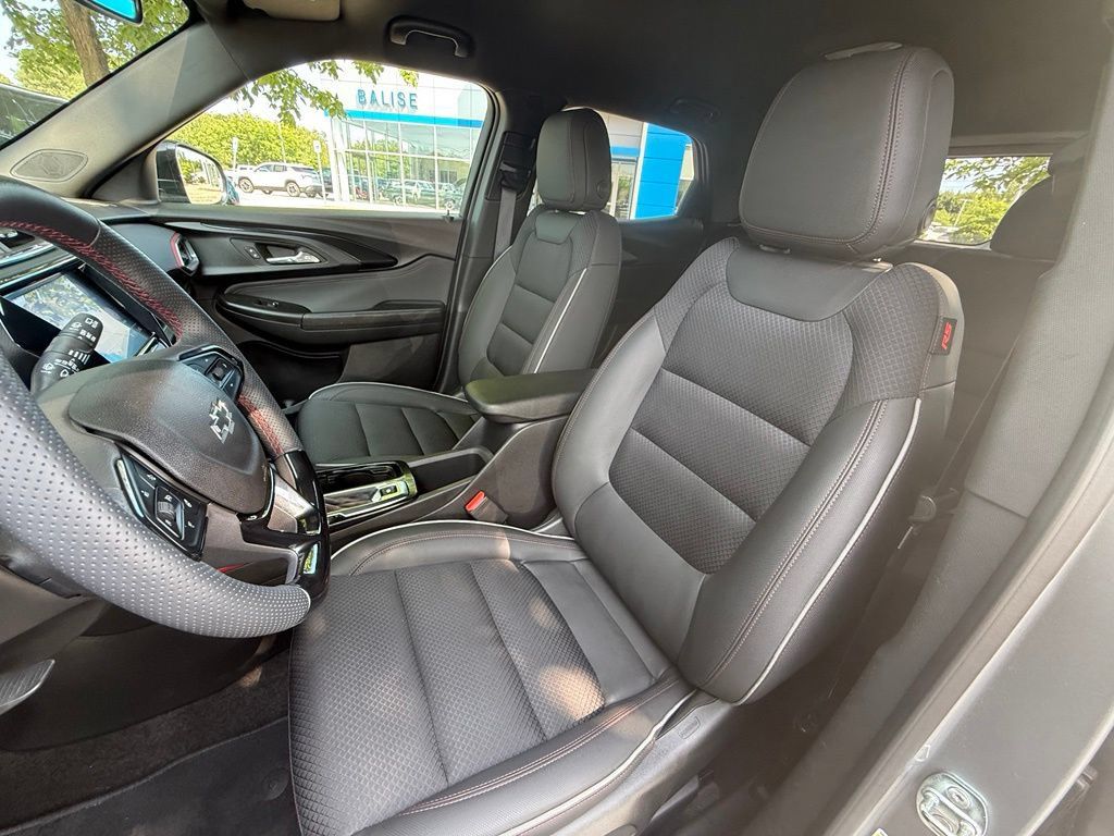 Used 2023 Chevrolet TrailBlazer RS w/ Convenience Package AWD/4WD image 22