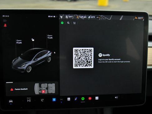 Used 2021 Tesla Model 3 Standard Range Plus image 22