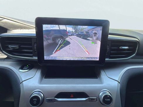 Used 2021 Ford Explorer XLT w/ Equipment Group 202A image 11