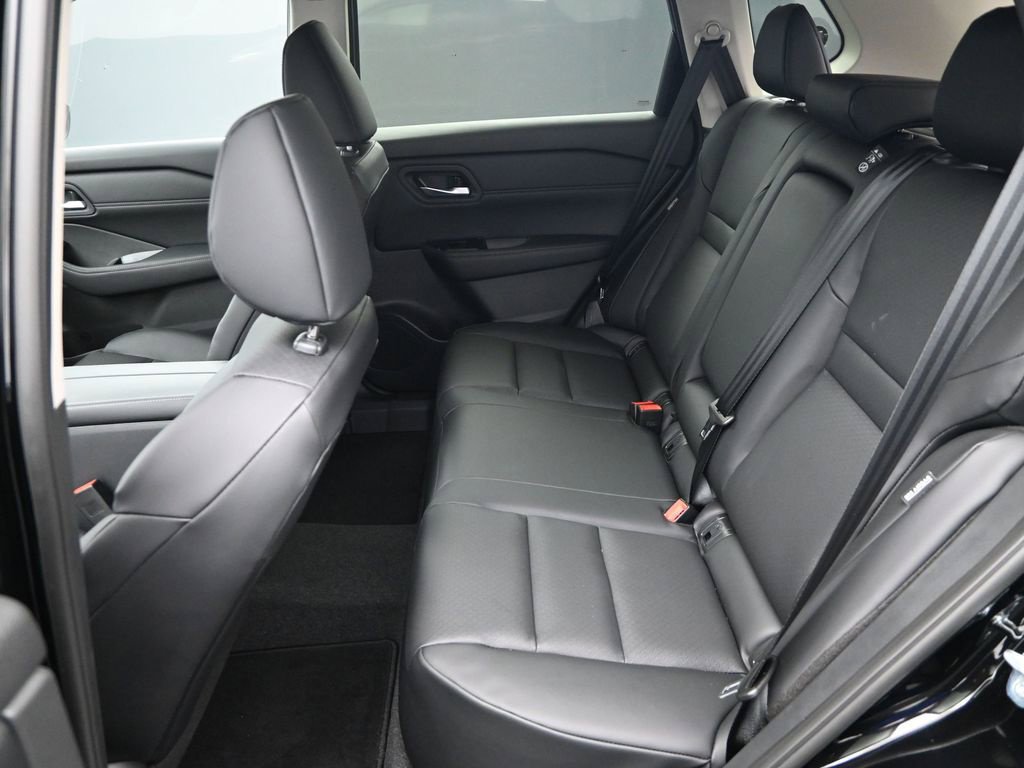 Certified 2026 Nissan Rogue Dark Armor FWD image 15