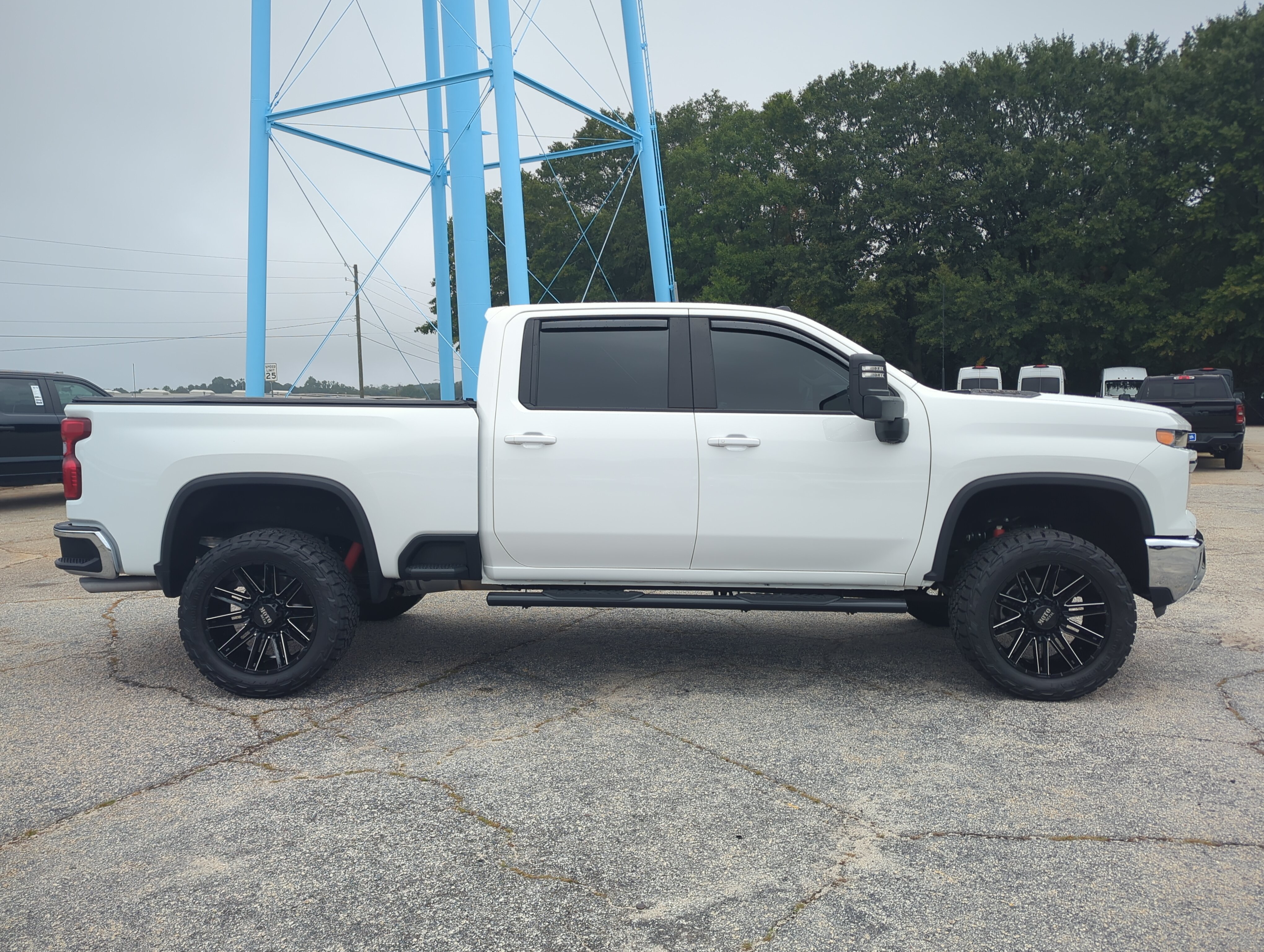 Used 2024 Chevrolet Silverado 2500 LT w/ All Star Edition AWD/4WD image 2