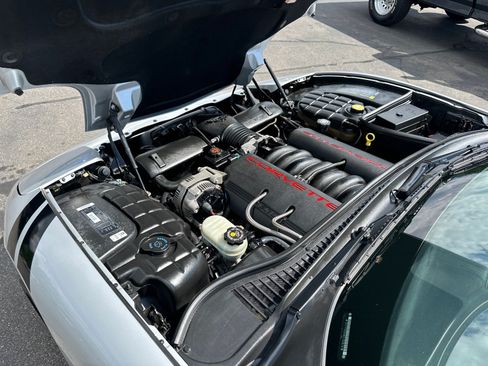 Used 1998 Chevrolet Corvette Convertible w/ Performance Handling Pkg RWD image 33
