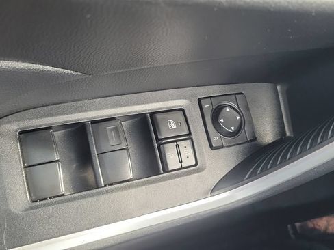 Used 2021 Toyota RAV4 LE FWD image 23
