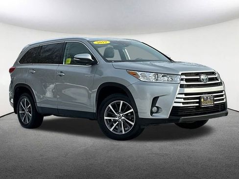 Certified 2019 Toyota Highlander XLE image 2